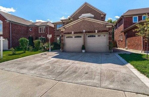 East Credit Apartment | Private bedroom unit near the airport