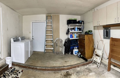 Tallahassee House | Private Bedroom with private bathroom in furnished home 2 Miles to FSU & I-10.