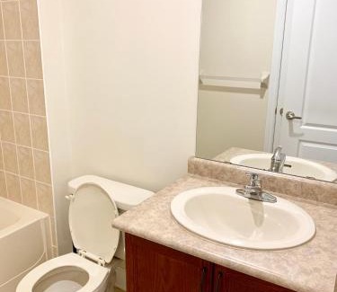 Brampton House | Private Bright Coach House - Near Pearson Airport & Downtown Toronto