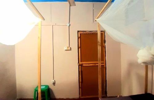 Stone Town Bed & Breakfast | Private Budget room with Wi-Fi by the Beach