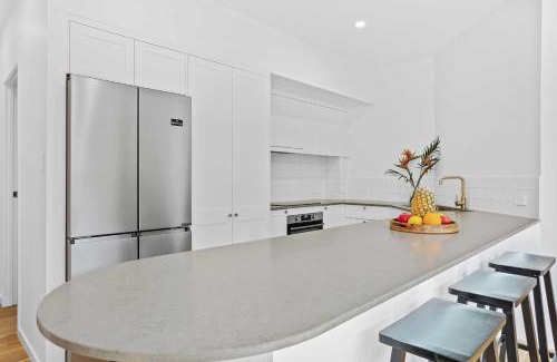 Burleigh Heads Apartment | Private Burleigh Retreat, Short Walk to Beach