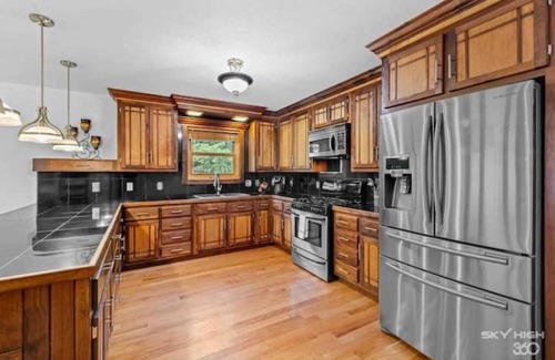 West Fork Cabin | Private Cabin 3 acres, Pool, Playground, Poker
