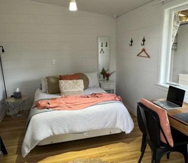 Whangarei Bed & Breakfast | Private Cabin close to the City Centre