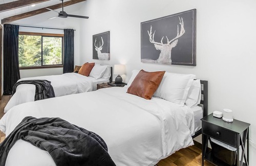 Sandstone Cabin | Private Cabin Near Grindstone Lake - Dogs Welcome!