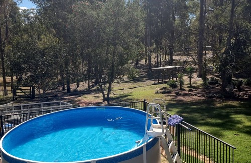 Curra Cabin | Private cabin on 5 acres with WiFi, AC & pet friendly