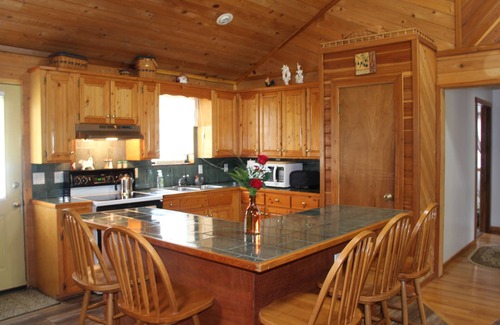 Jack Cabin | Private cabin on 5 acres near Troy, Alabama with pond.