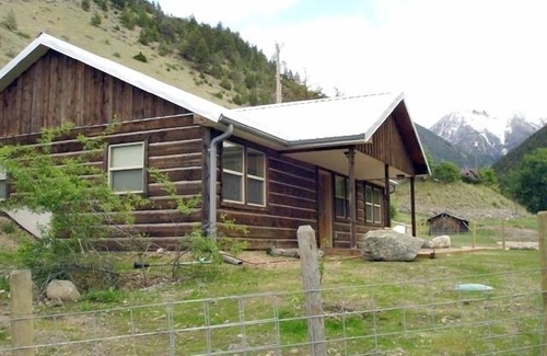 Chico Cabin | Private Cabin on 83 Acres located on Emigrant Creek