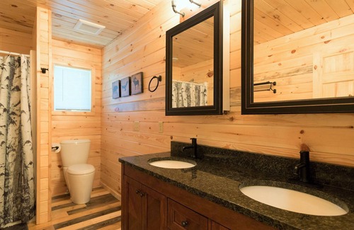 Hackensack Cabin | Private Cabin Retreat at Historic Resort