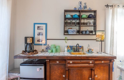 Mystic Cottage | Private Carriage House, Historic Downtown Mystic