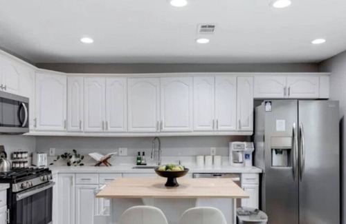 Grant Hill Villa | Private Casa/Min Downtown,Beaches,Freeways