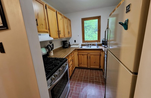 Dysart et al Cabin | Private Cliffside Cabin in the Woods