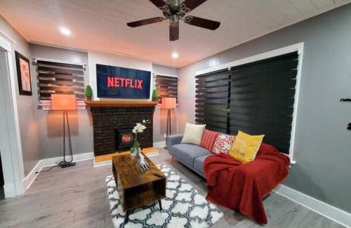 North Central Edmonton Apartment | PRIVATE & COMFORTABLE Full house near Royal Alexandra Hospital Stadium Downtown & Mall Access