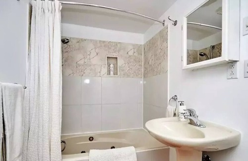 Welland Apartment | Private Comfortable room for two