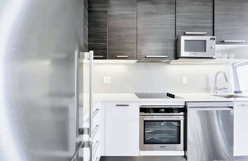 Humber Bay Condo | Private condo located near the water at Parklawn & Lakeshoren