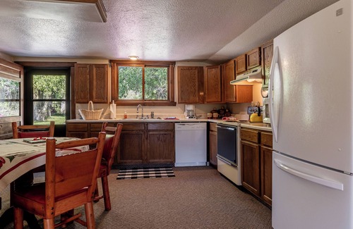 Wapiti Cabin | Private Cottage away from Crowds
