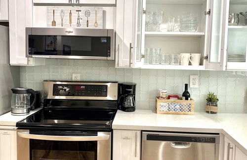 Julian - St. James Cottage | Private Cottage nearby SCU, San Jose Downtown, San Jose Airport, SAP