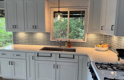 Branford Cottage | Private Cottage on Thimble Islands: 3-bedrooms & tons of private outdoor space