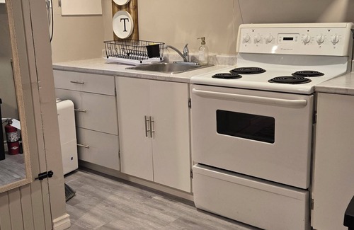 Peterborough Apartment | Private Cozy apartment minutes away from lift lock waterways, golf clubs, parks