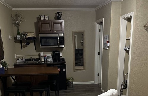 Paola Apartment | Private cozy apartment in small town Kansas
