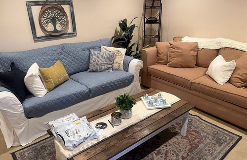 Arnold Apartment | Private Cozy Basement Apartment
