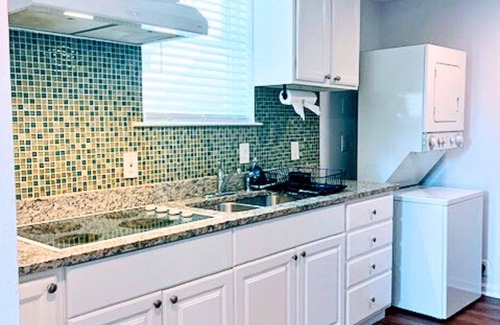 Arlington Apartment | Private & Cozy Basement APT Near D.C. – Pet Friendly, King Bed, Kitchen & More!