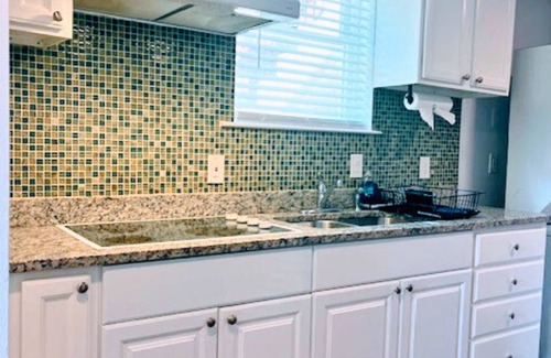 Arlington Apartment | Private & Cozy Basement APT Near D.C. – Pet Friendly, King Bed, Kitchen & More!