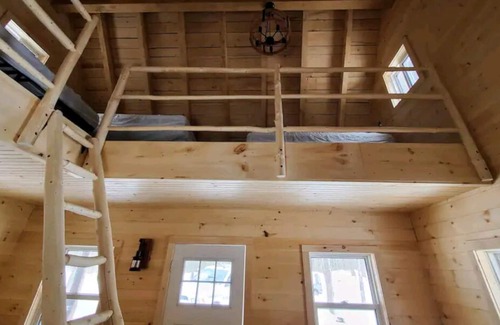 Irondale Cabin | Private Cozy Bunkie