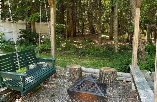 Bar Mills House | Private & Cozy Home on Wooded Lot