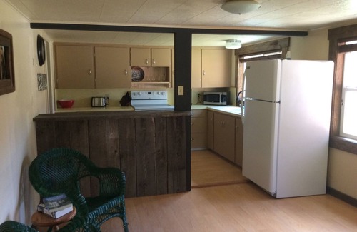 Gardiner House | Private, Cozy , Mountain Home Located On A Trout Stream - 10 Miles To YNP