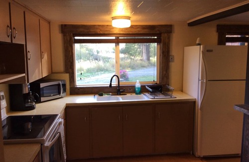 Gardiner House | Private, Cozy , Mountain Home Located On A Trout Stream - 10 Miles To YNP