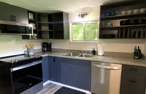 Kingsbury House | Private, cozy riverfront house! Peaceful, quiet, nature, & views!