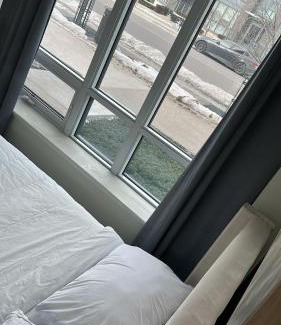 Hurontario Apartment | Private Cozy Room