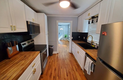 Lee's Summit House | Private Cozy & Safe House In Downtown Lee's Summit