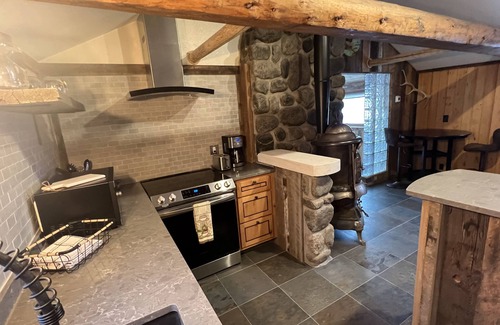 Gardiner Cabin | Private Custom Cabin on Yellowstone River with Breathtaking Views