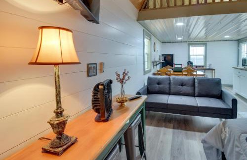 Henagar Apartment | Private Deck Studio Near Guntersville Lake!