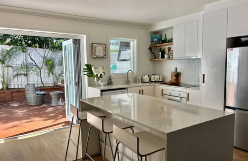 Dee Why House | Private Dee Why Townhouse-Relaxed Coastal Retreat with Pool/10 min walk to beach