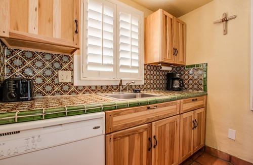 Cortaro House | Private Desert Retreat w/Mt Views- La Cholla Vista