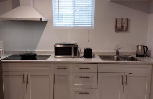 Guelph Apartment | Private Double room in a Guest Unit