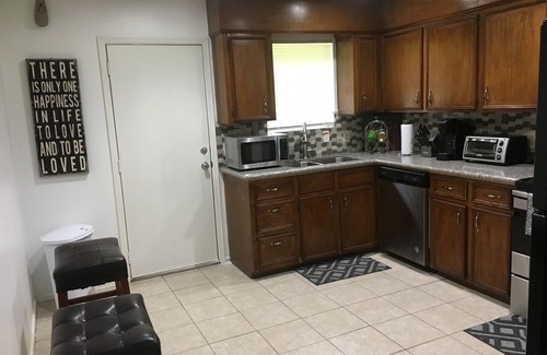 Southeast Houston House | Private Duplex #1 - Houston Hobby/ClearLake/Galveston/Pasadena/Downtown