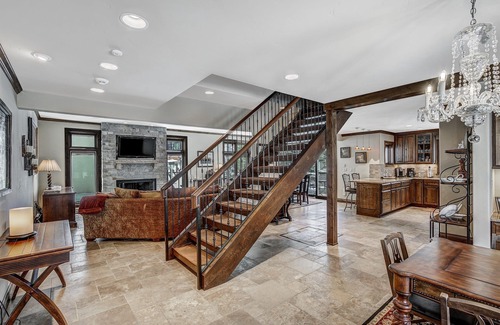 Vail House | ⭐️ Private East Vail Home, OnShuttleRoute, 4 EnSuites, HeatedGarage, EV Charger