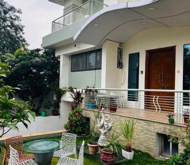 Daulatabad Villa | Private & Elegant 3BHK villa, Hillside Hideaway, 10 mins from MH Bus Stand