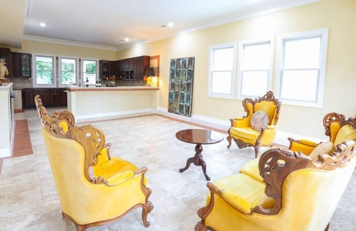 West Hyattsville House | Private Elegant Mansion Short Drive From D.C.