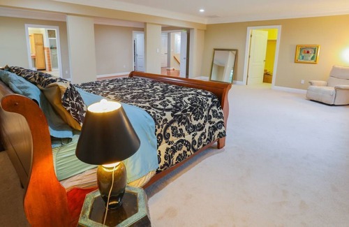 West Hyattsville House | Private Elegant Mansion Short Drive From D.C.
