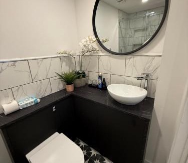 Salford Apartment | Private entrance 1 bed studio Salford - Perfect location for Concerts, RHS Gardens, Manchester City Centre and Salford Quays