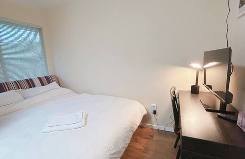 Richmond House | Private entrance 1br suite / near YVR airport / Walking to Shopping center