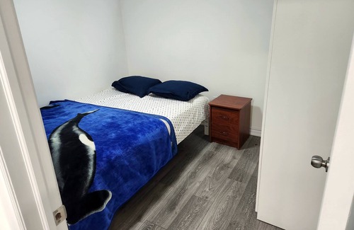 East Credit Apartment | Private Entrance Bsmt Apt, parking, wifi, laundry, clean, quiet and discreet
