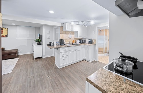 Newmarket House | Private entrance, Equipped Kitchen, Parking