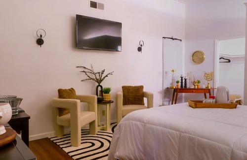 Rio Linda Apartment | Private Entrance Master Suite w/Kitchenette
