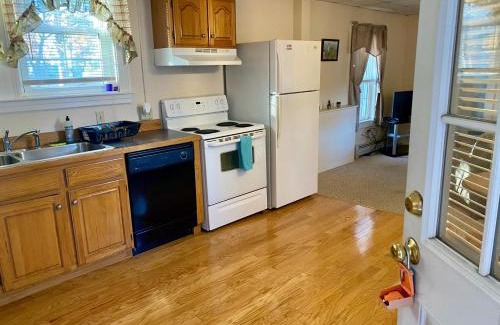 Deering Center Apartment | Private Entrance Residential Portland