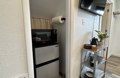 Dupont Apartment | Private Entry Modern Luxury Junior Guest Suite